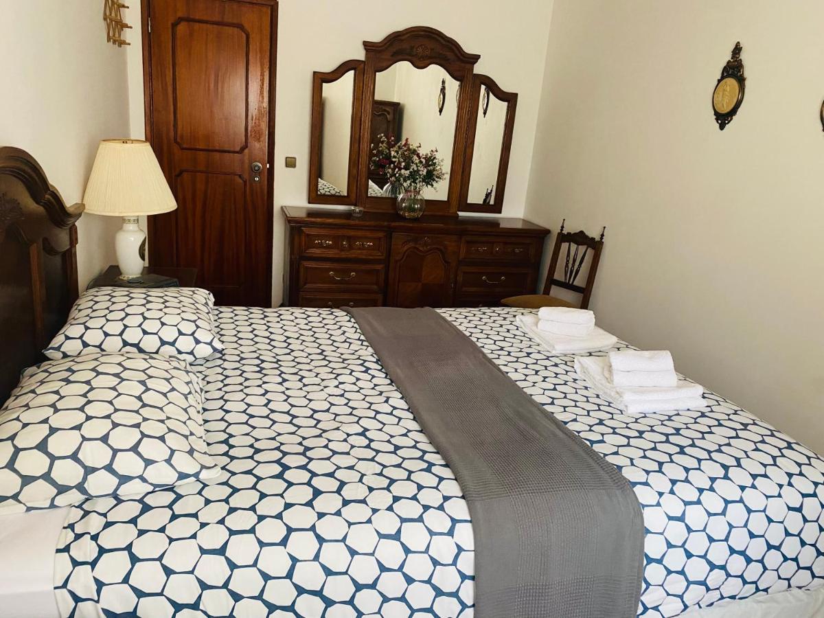 Swordfish Beach House Peniche Esterno foto