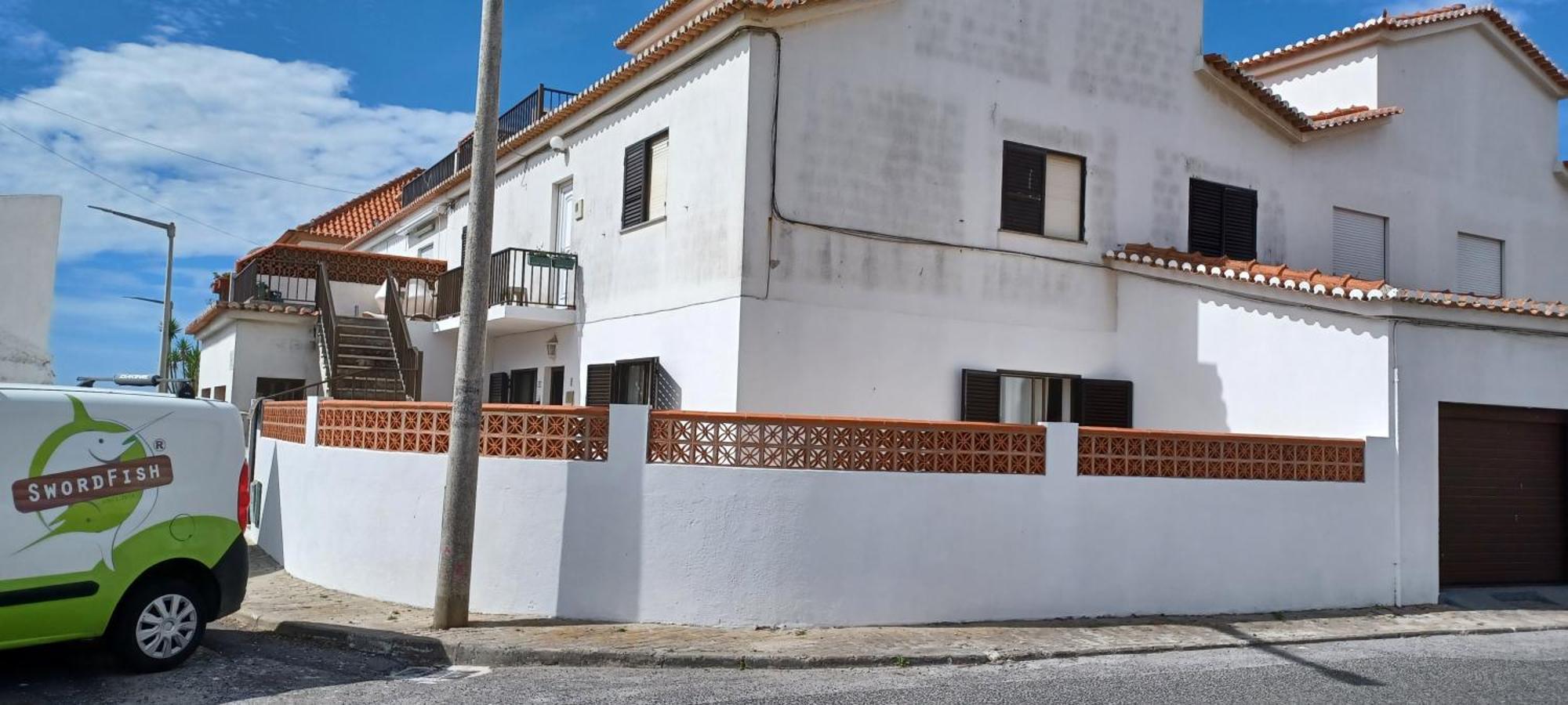 Swordfish Beach House Peniche Esterno foto
